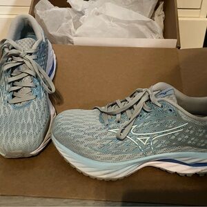 Mizuno Women's Light Blue Athletic Shoes